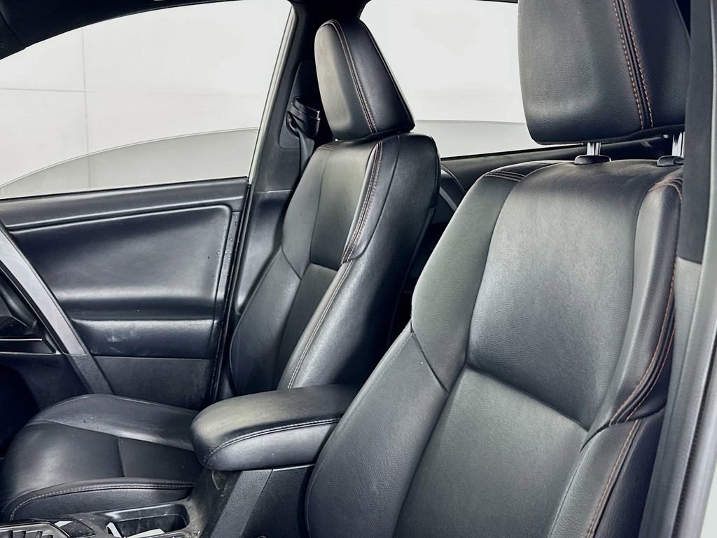 Used 2018 Toyota RAV4 SE w/ Power Extra Value Package FWD image 10