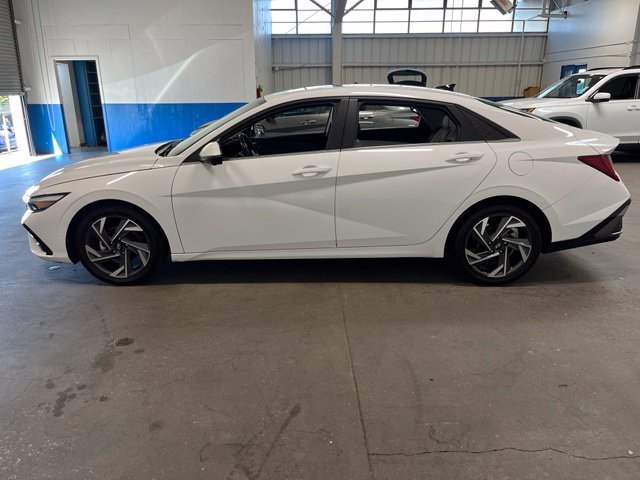 Used 2024 Hyundai Elantra Limited FWD image 6