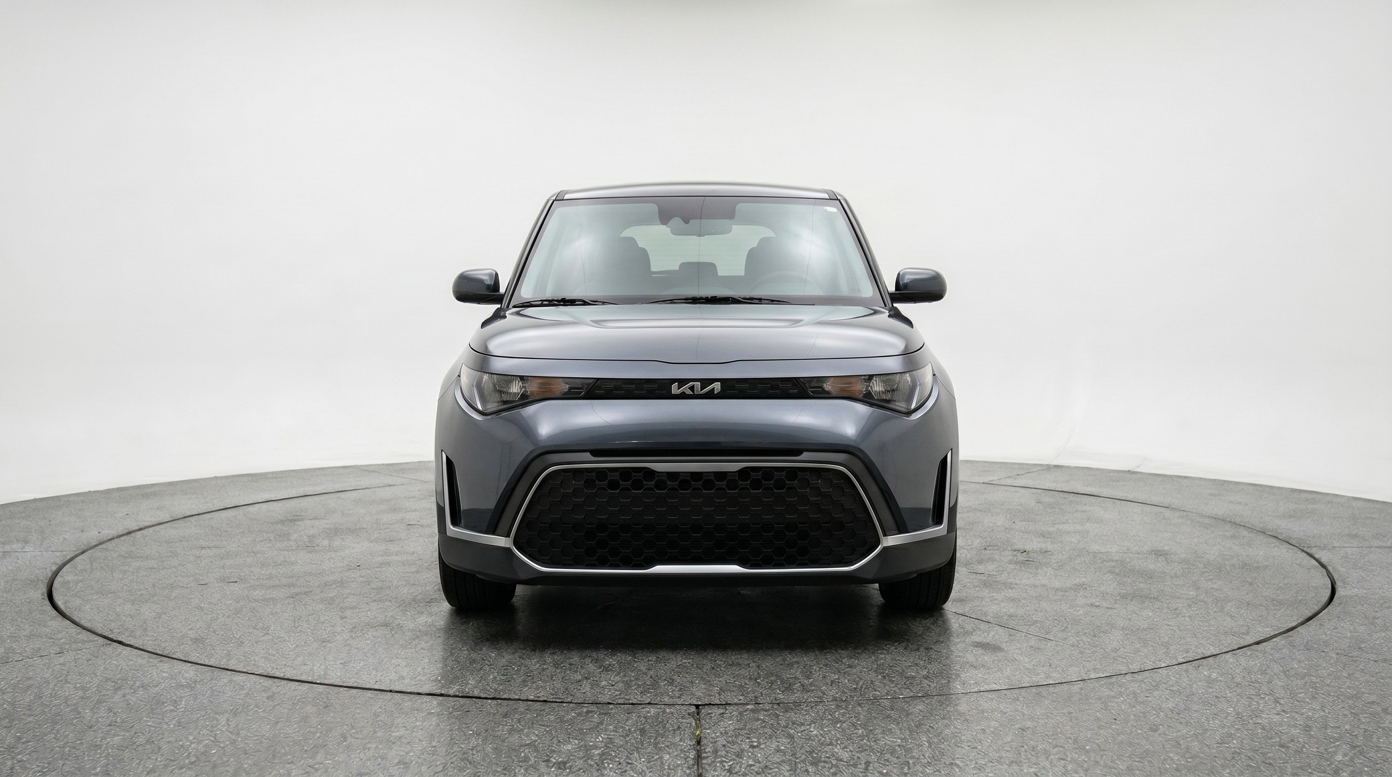 Used 2025 Kia Soul LX w/ LX Technology Package FWD image 2
