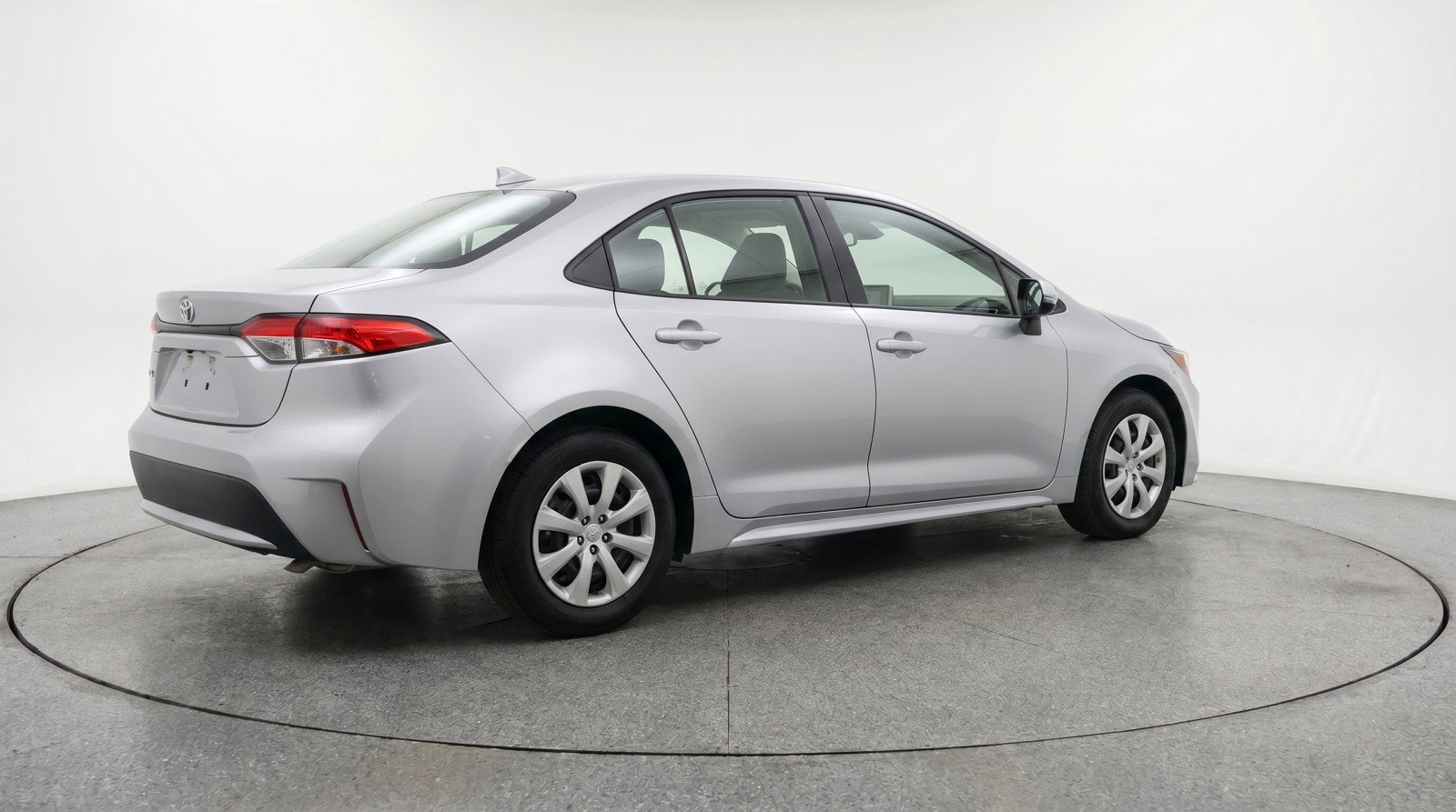 Used 2025 Toyota Corolla LE FWD image 9