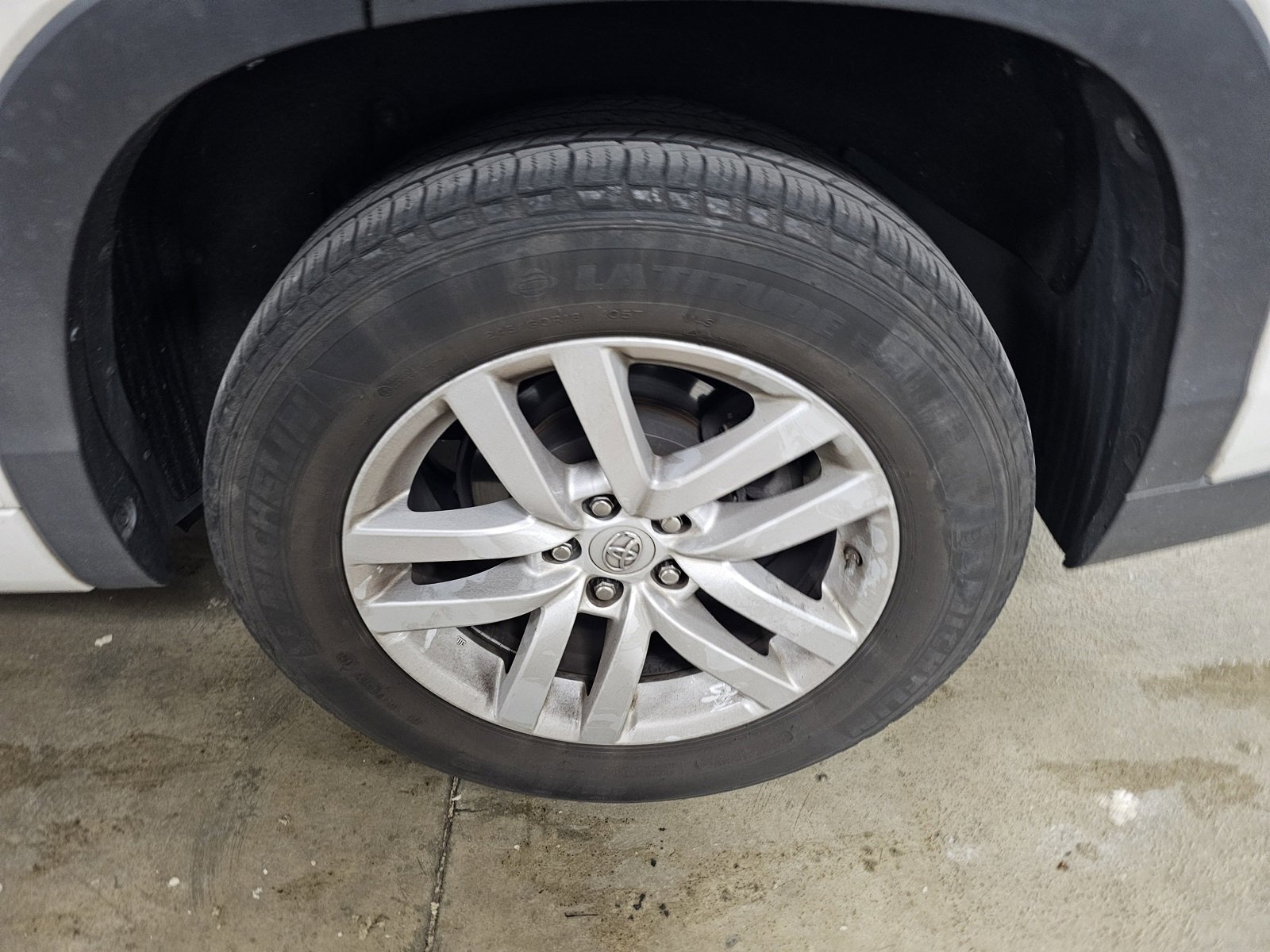 Used 2015 Toyota Highlander LE image 10