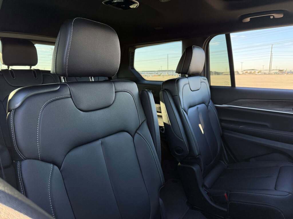 New 2025 Jeep Grand Cherokee L Limited w/ Black Appearance Package image 21