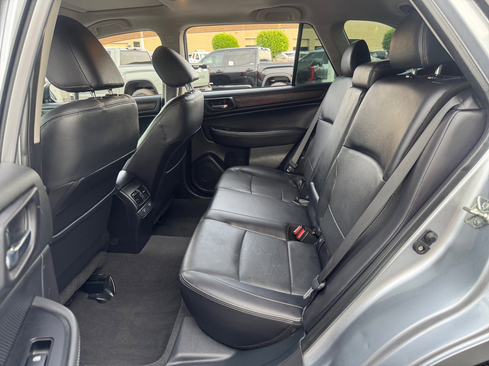 Used 2017 Subaru Outback 3.6R Limited image 17