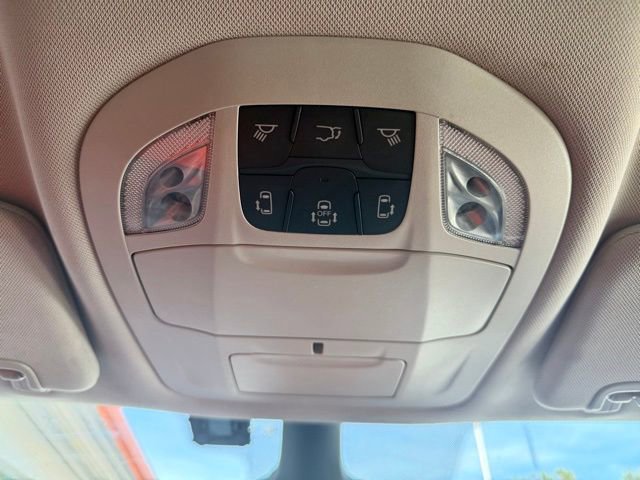 Used 2023 Chrysler Voyager LX image 43