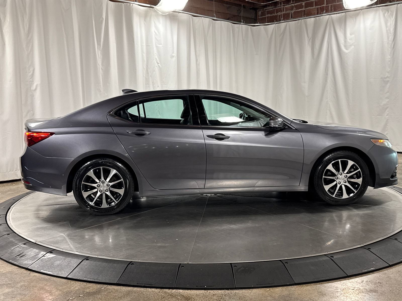 Used 2017 Acura TLX w/ Technology Package FWD image 6