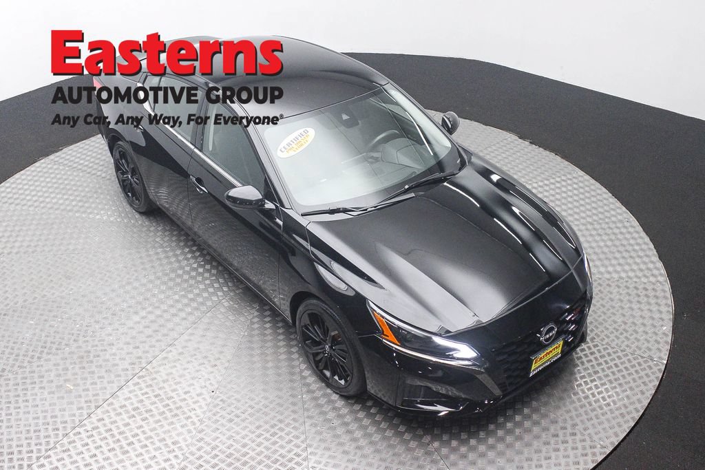 Used 2024 Nissan Altima 2.5 SR FWD image 3