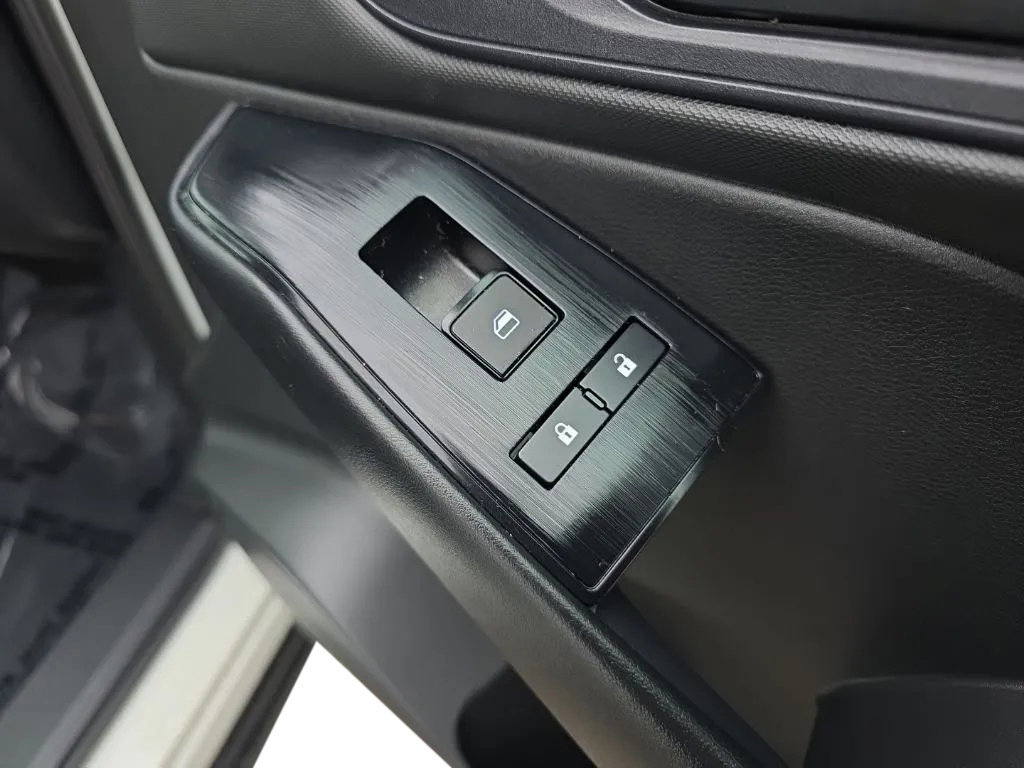Used 2024 Nissan Rogue S FWD image 22