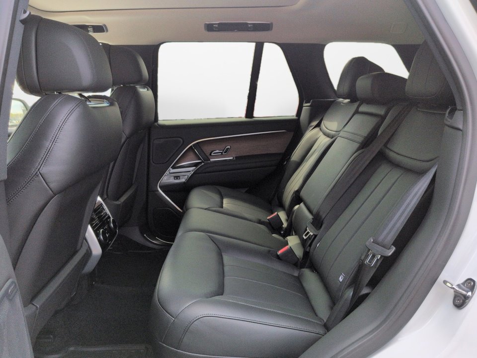 New 2025 Land Rover Range Rover SE AWD/4WD image 13