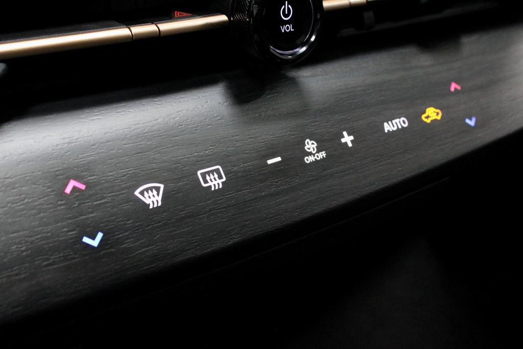 Certified 2023 Nissan Ariya AWD image 31