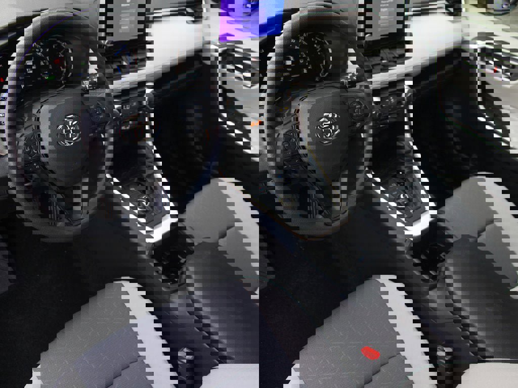 Used 2025 Toyota RAV4 XLE image 20