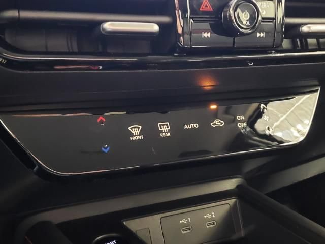 Used 2025 Nissan Kicks SR AWD/4WD image 23