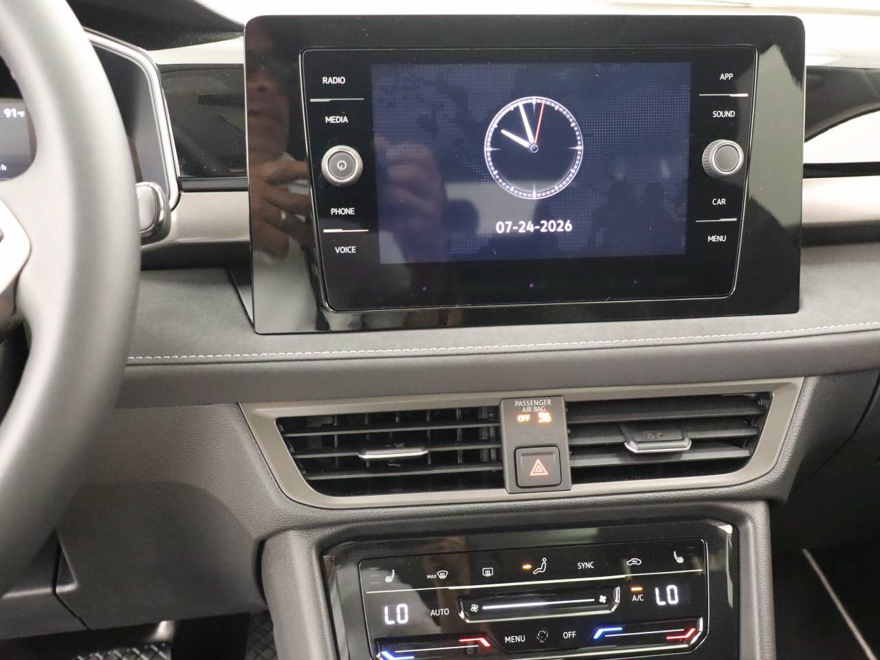 New 2026 Volkswagen Taos SE FWD image 9