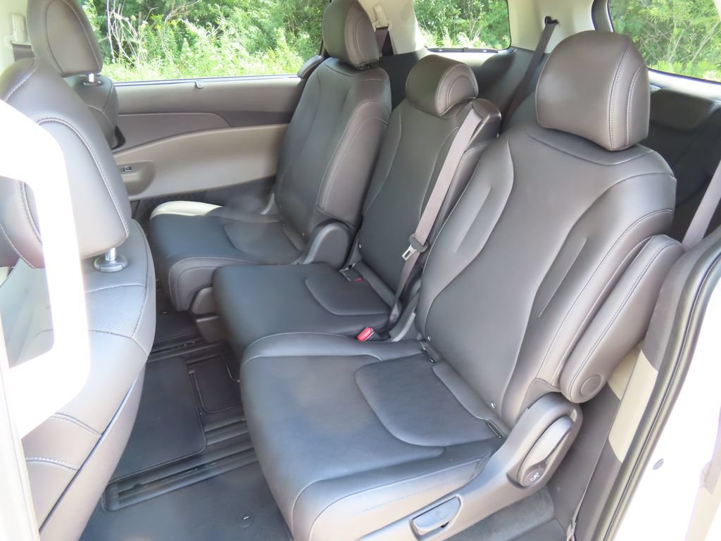 Certified 2026 Kia Carnival EX FWD image 33