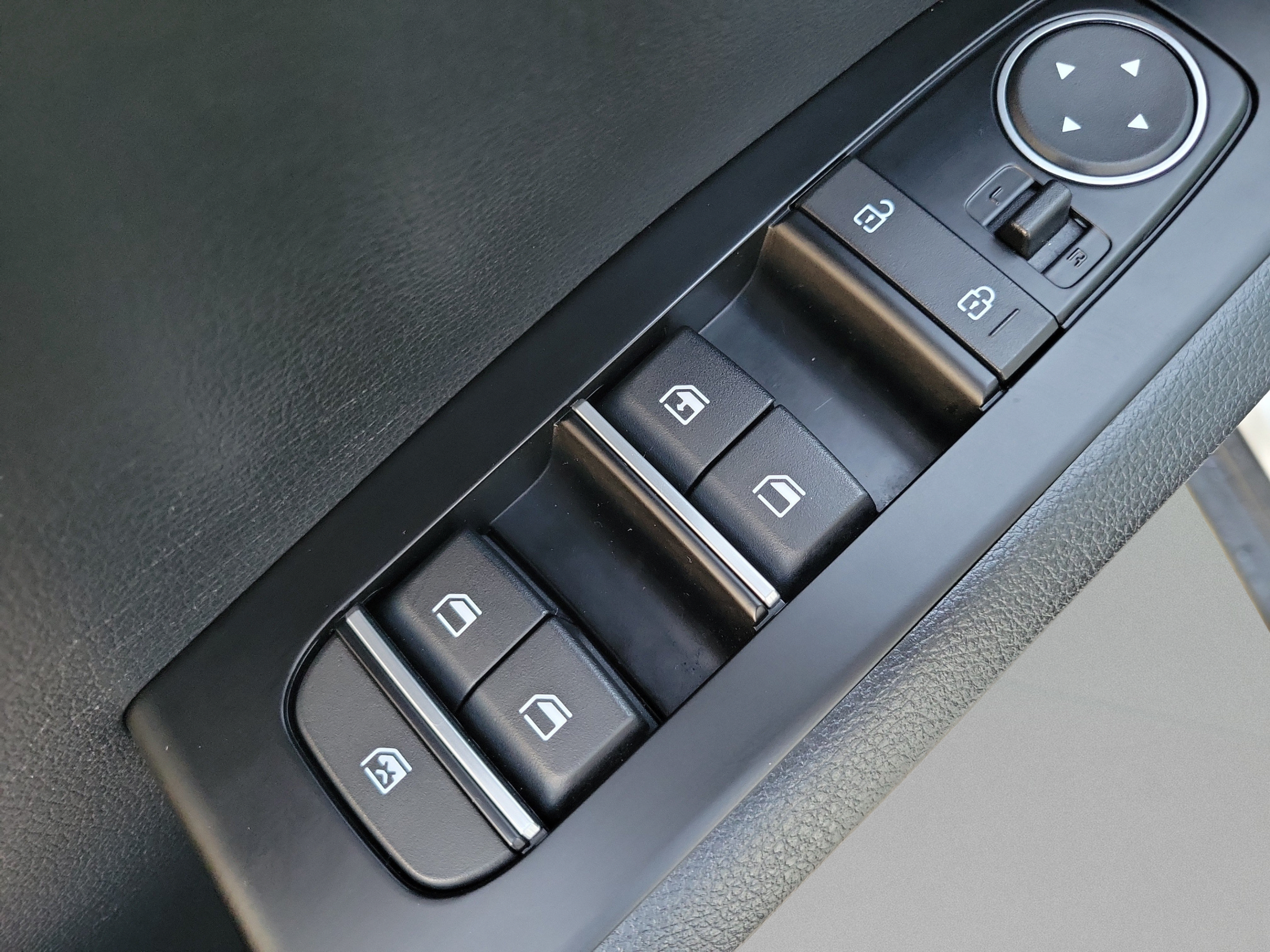 Certified 2025 Kia Soul LX w/ LX Technology Package FWD image 13