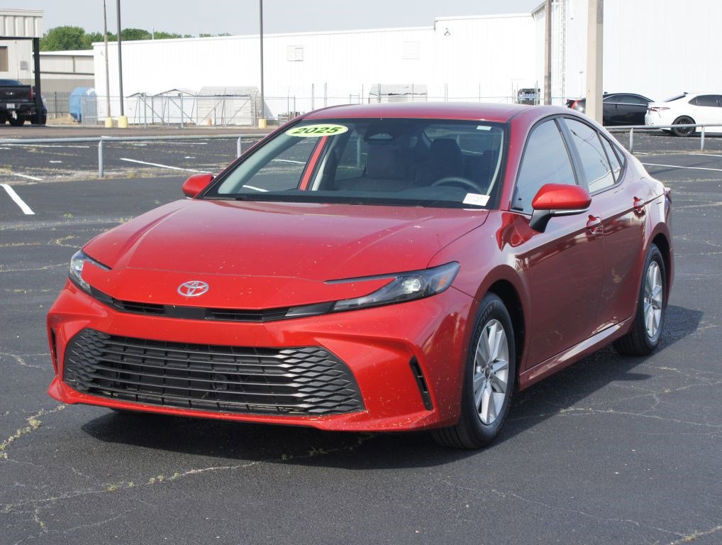 Used 2025 Toyota Camry LE w/ Convenience Package FWD image 2