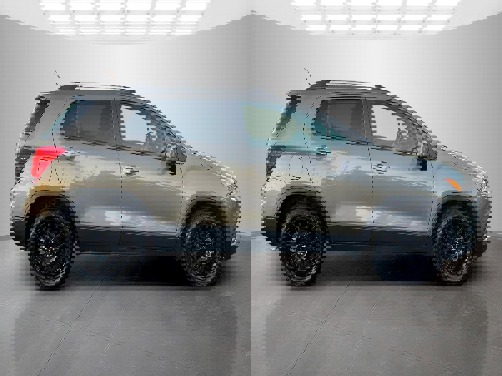 Used 2022 Chevrolet Trax LT w/ Sport Edition image 3