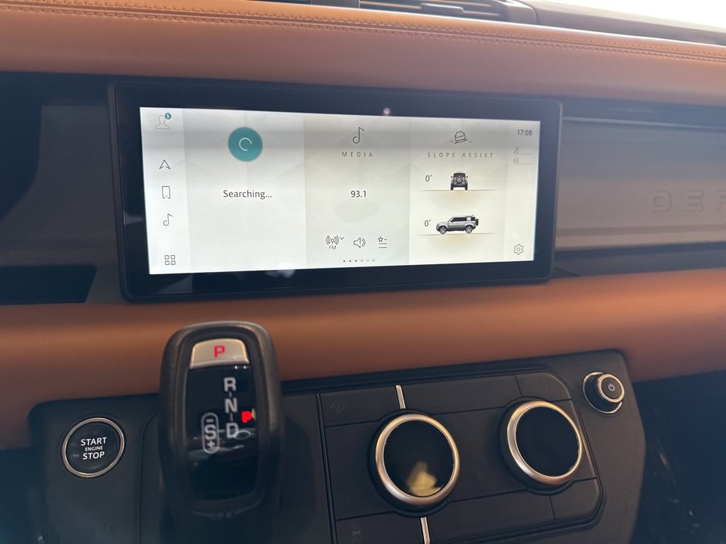 Used 2023 Land Rover Defender 110 SE image 27