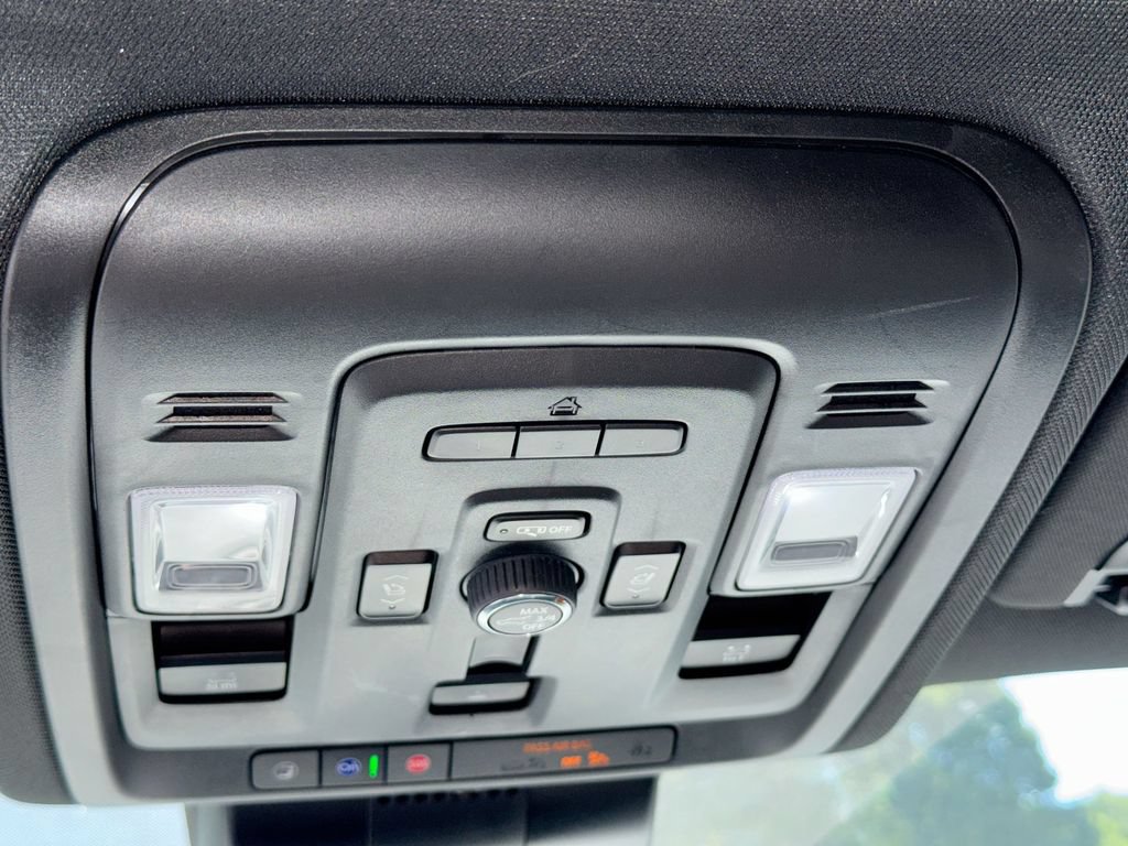 Used 2024 Chevrolet Suburban High Country AWD/4WD image 19