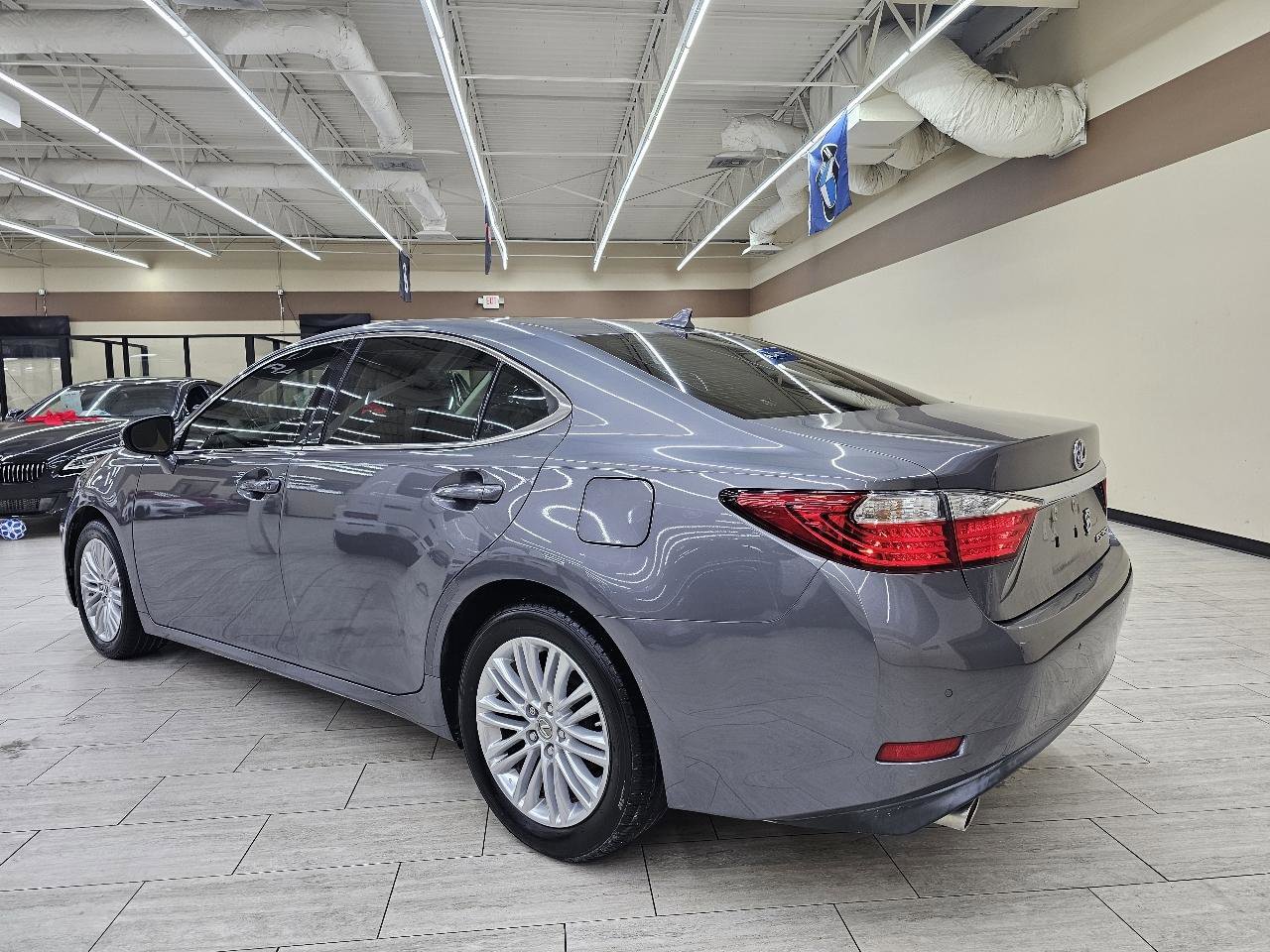 Used 2014 Lexus ES 350 w/ Luxury Package FWD image 8