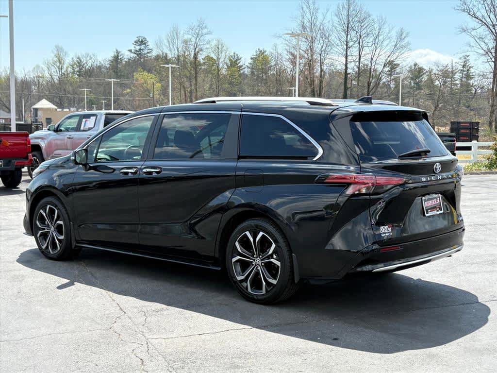 Used 2025 Toyota Sienna Platinum FWD image 26