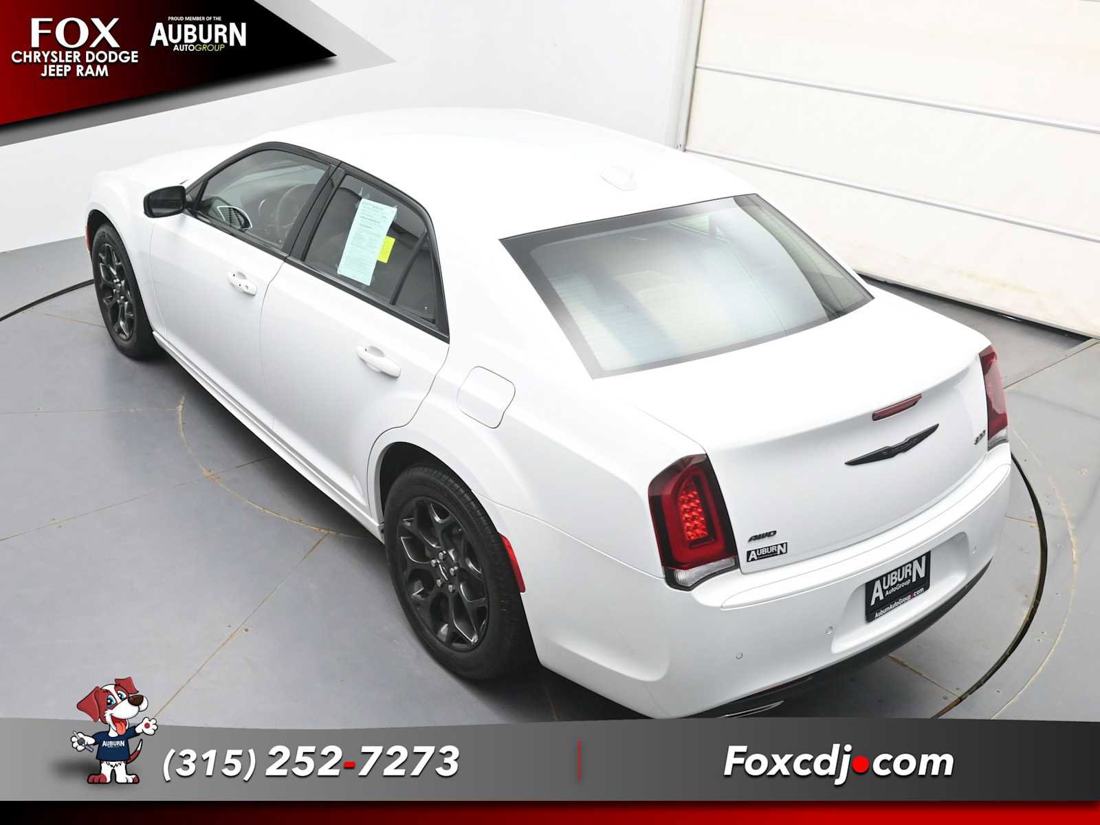 Used 2023 Chrysler 300 Touring L w/ Comfort Group image 28