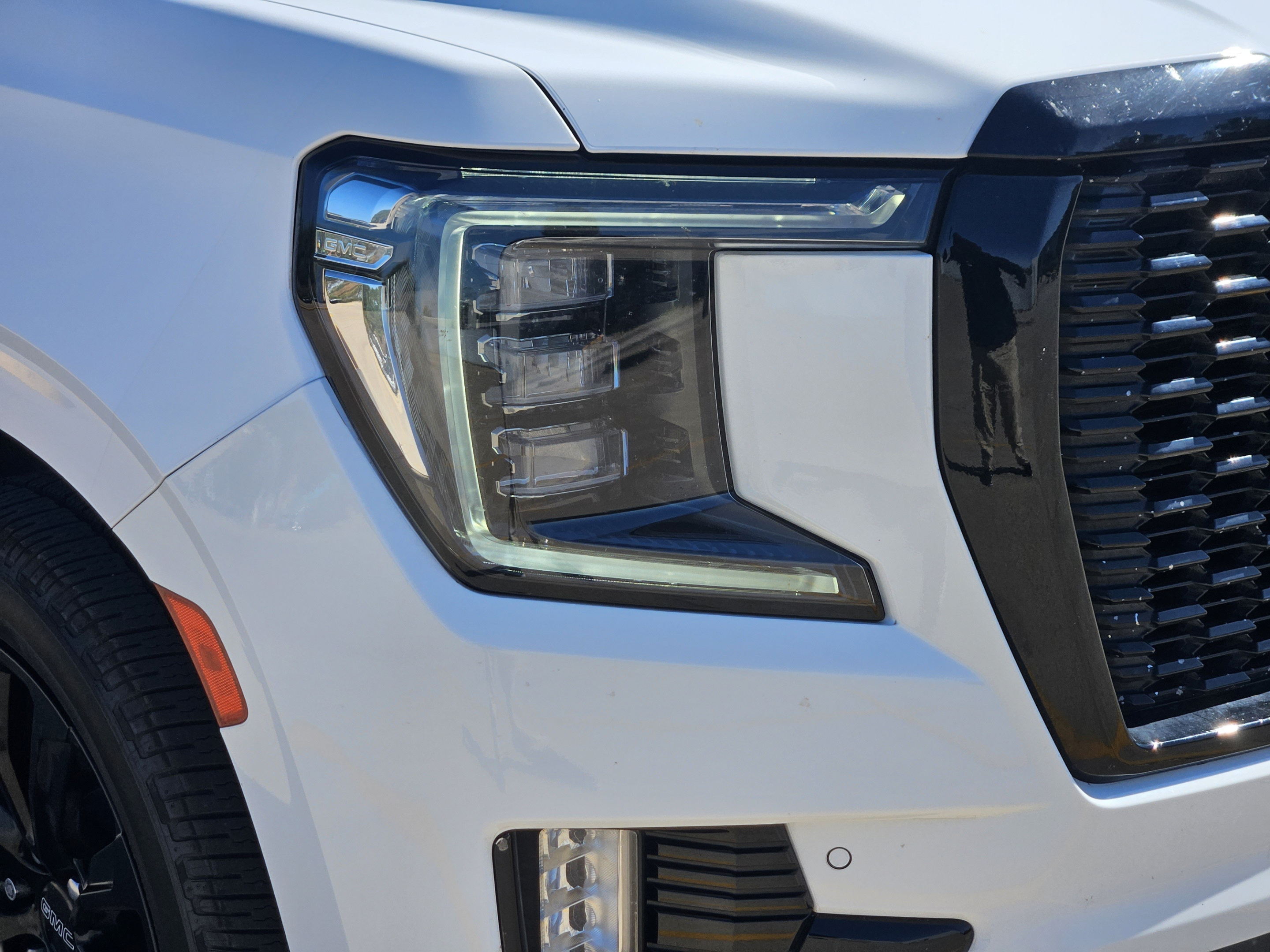 Used 2022 GMC Yukon Denali w/ Denali Premium Package AWD/4WD image 27