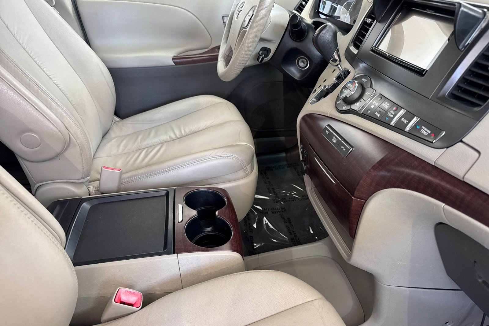 Used 2011 Toyota Sienna XLE FWD image 21