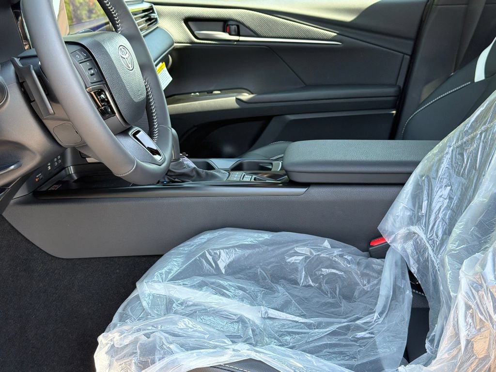 New 2026 Toyota Camry Hybrid FWD image 9