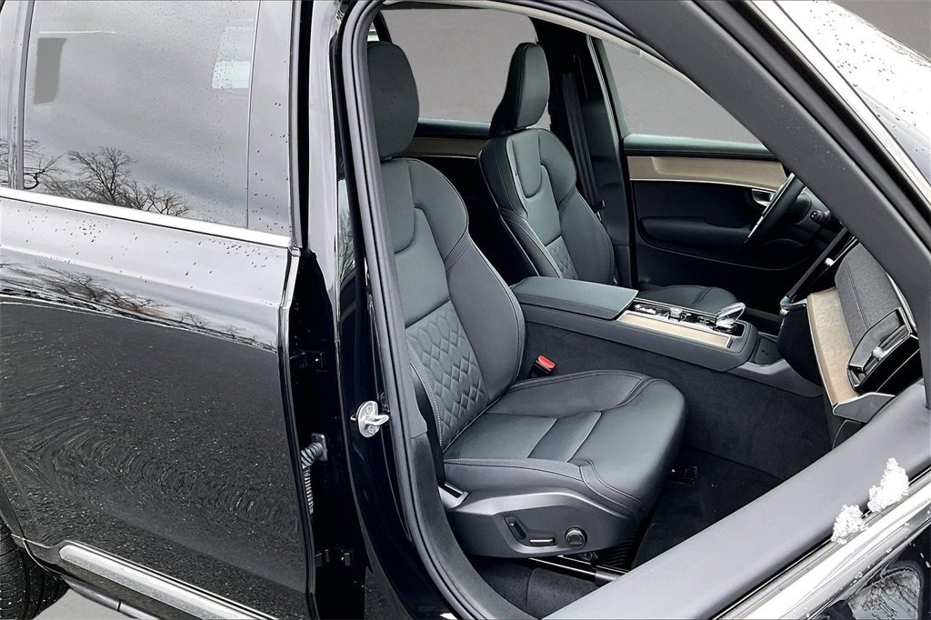 Certified 2026 Volvo XC90 B6 Plus w/ Protection Package Premier image 30