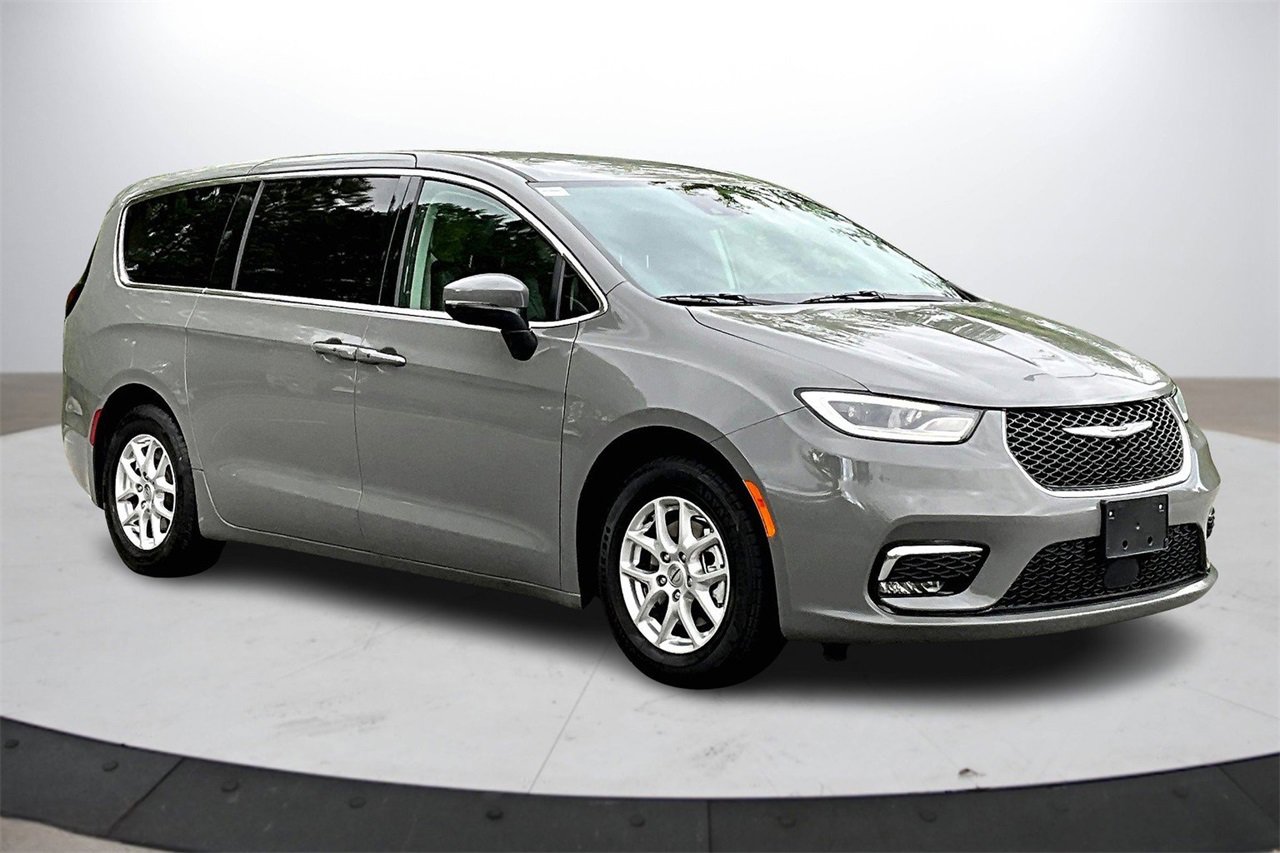 Used 2023 Chrysler Pacifica Touring-L