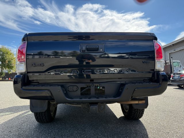 Used 2019 Toyota Tacoma Limited AWD/4WD image 30