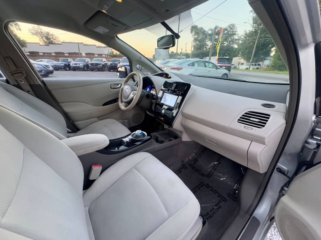 Used 2013 Nissan Leaf SV FWD image 12