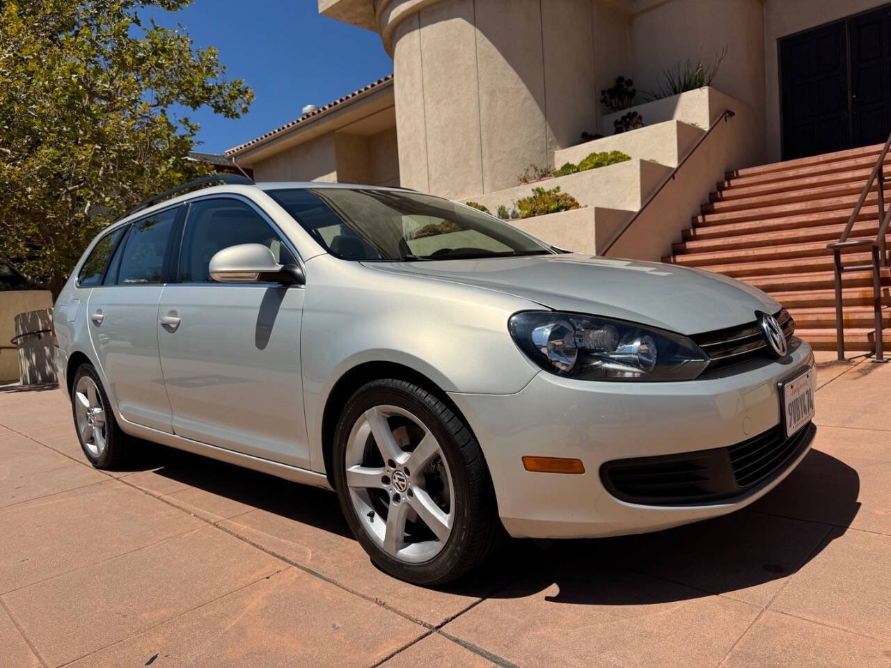 Used 2010 Volkswagen Jetta TDI FWD image 1