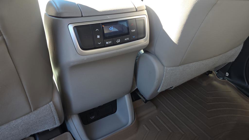 Used 2017 Toyota Highlander XLE w/ Carpet Mat Package AWD/4WD image 26