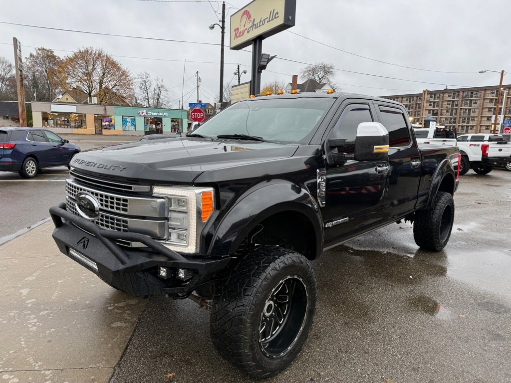 Used 2017 Ford F350 Platinum w/ Platinum Ultimate Package image 2