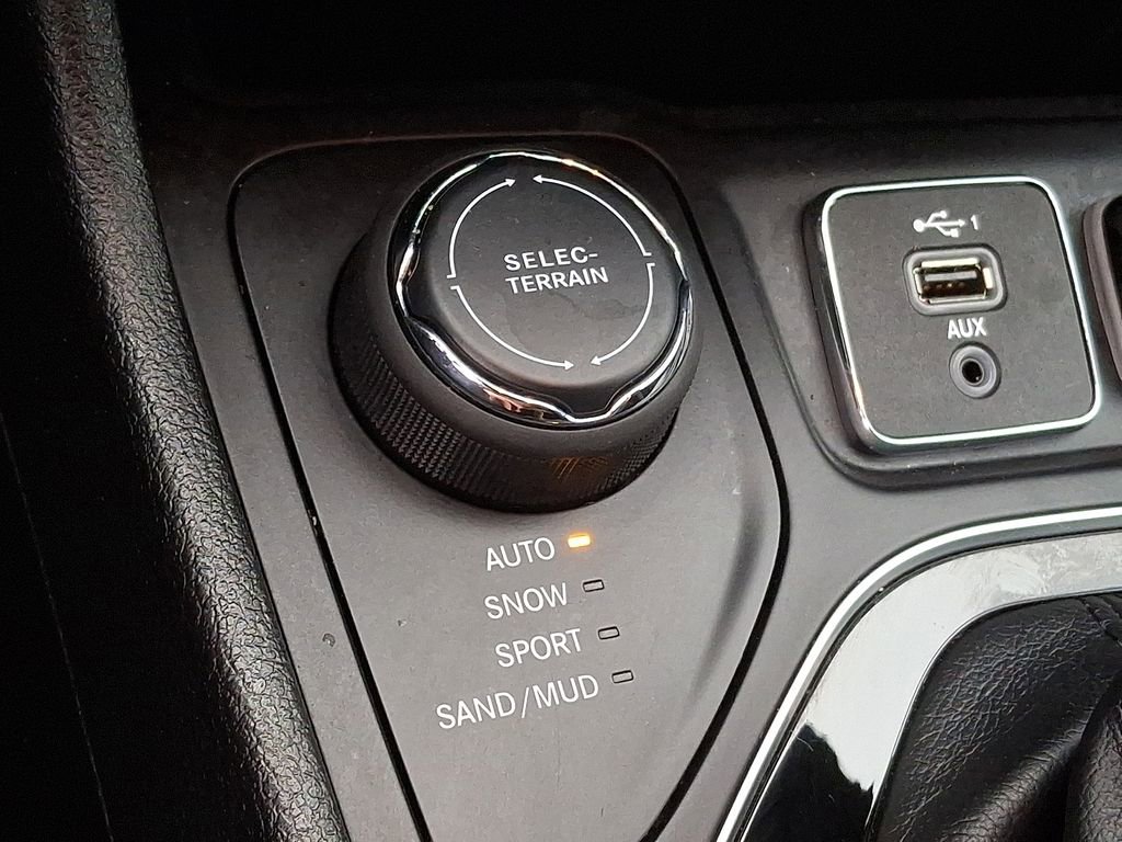 Used 2019 Jeep Cherokee Limited image 17