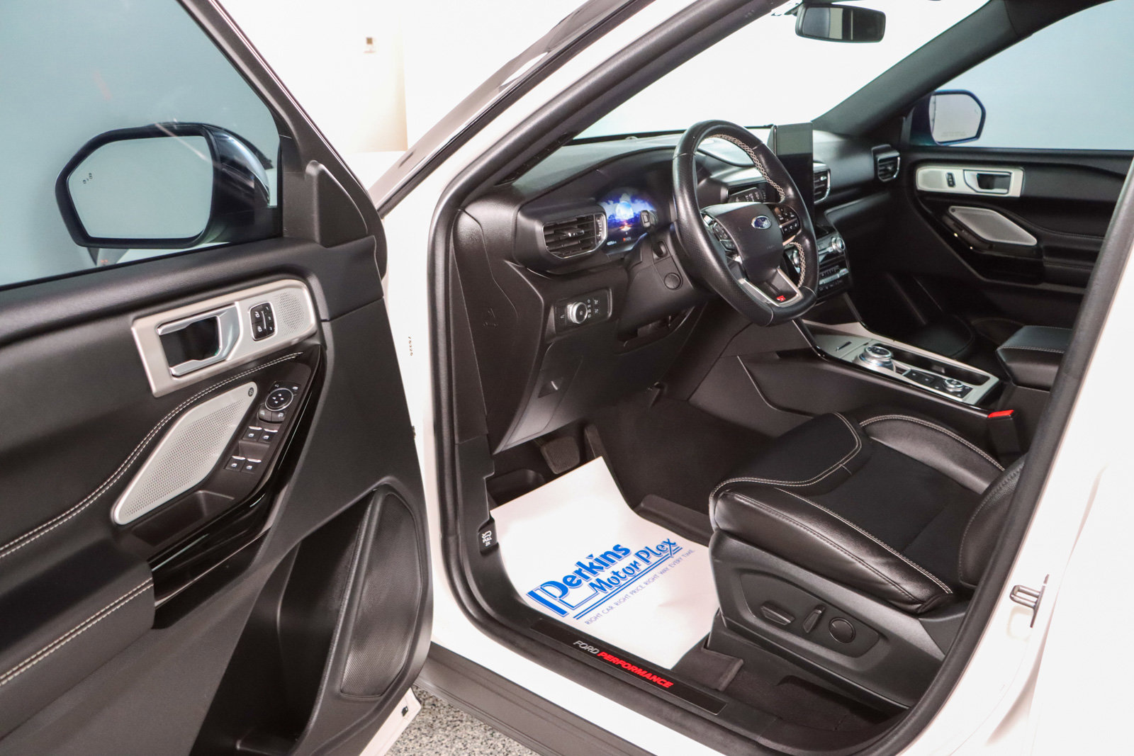 Used 2023 Ford Explorer ST w/ Equipment Group 401A AWD/4WD image 3