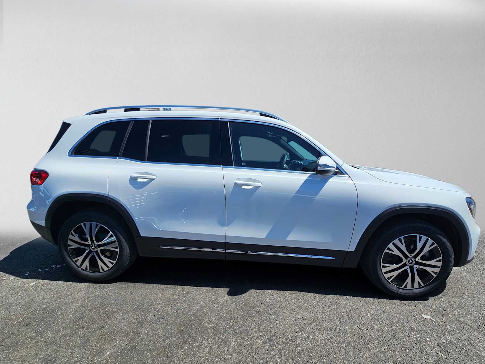 New 2026 Mercedes-Benz GLB 250 image 2
