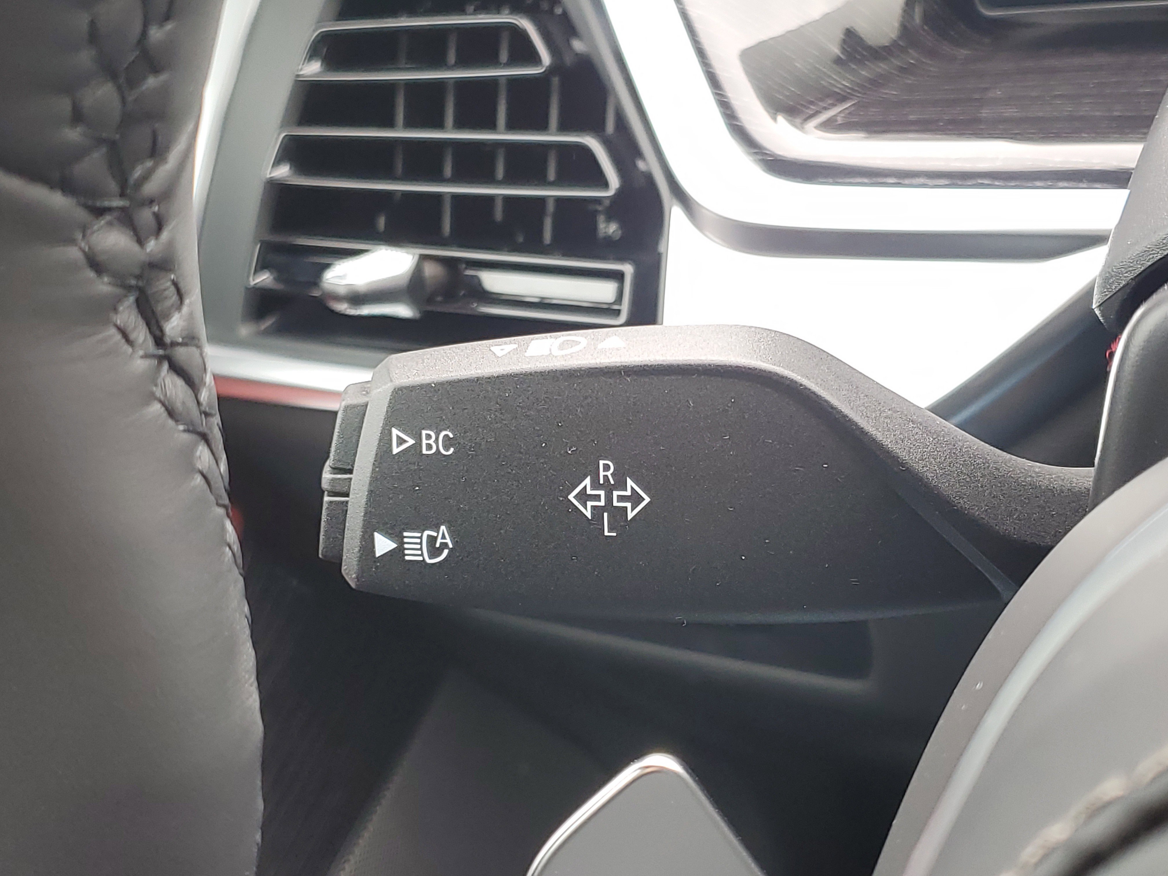 New 2026 BMW X6 xDrive40i w/ Executive Package image 14