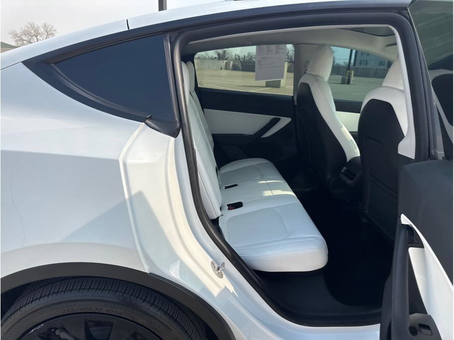 Used 2021 Tesla Model Y Long Range image 11