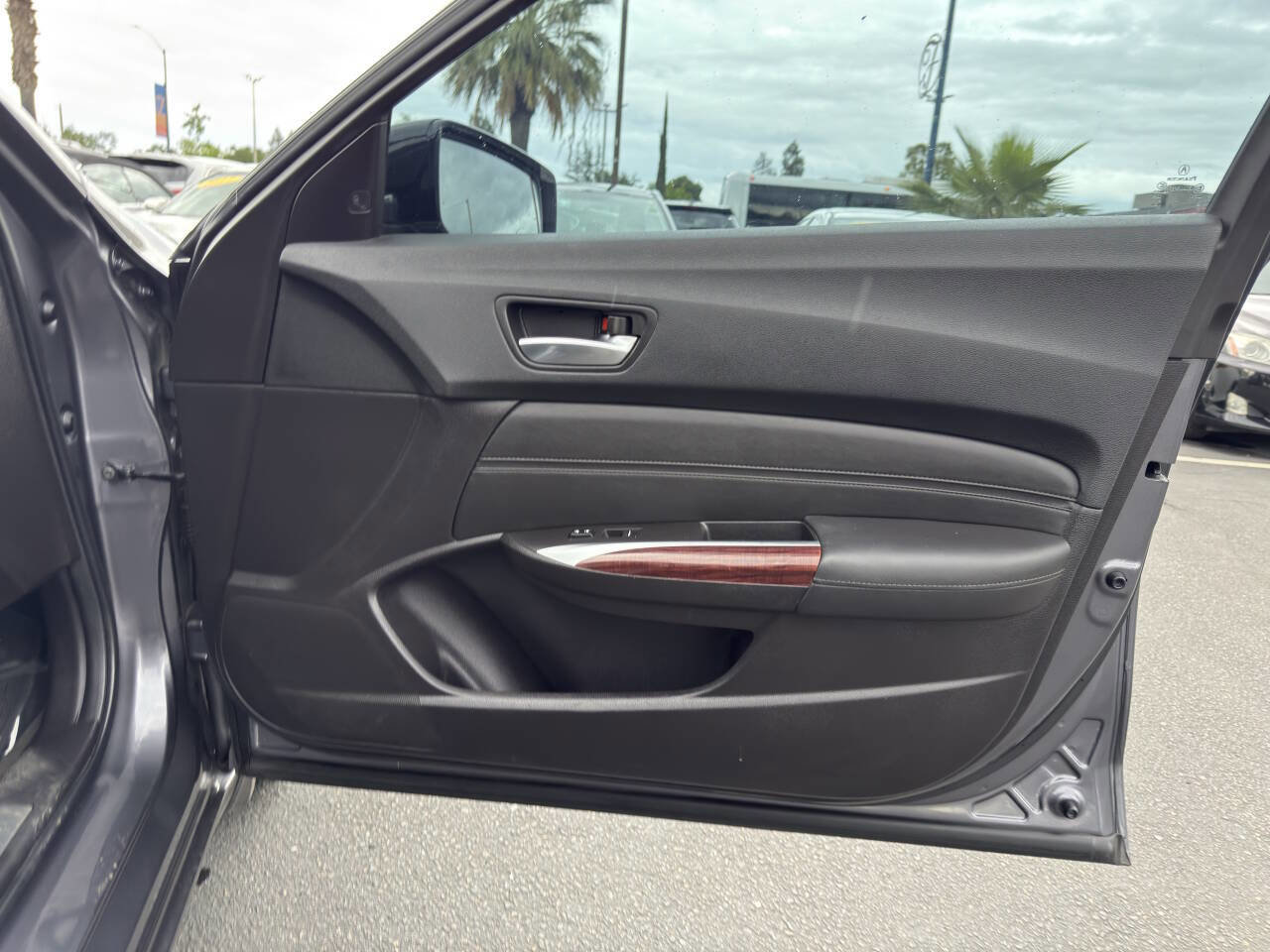 Used 2017 Acura TLX w/ Technology Package image 14