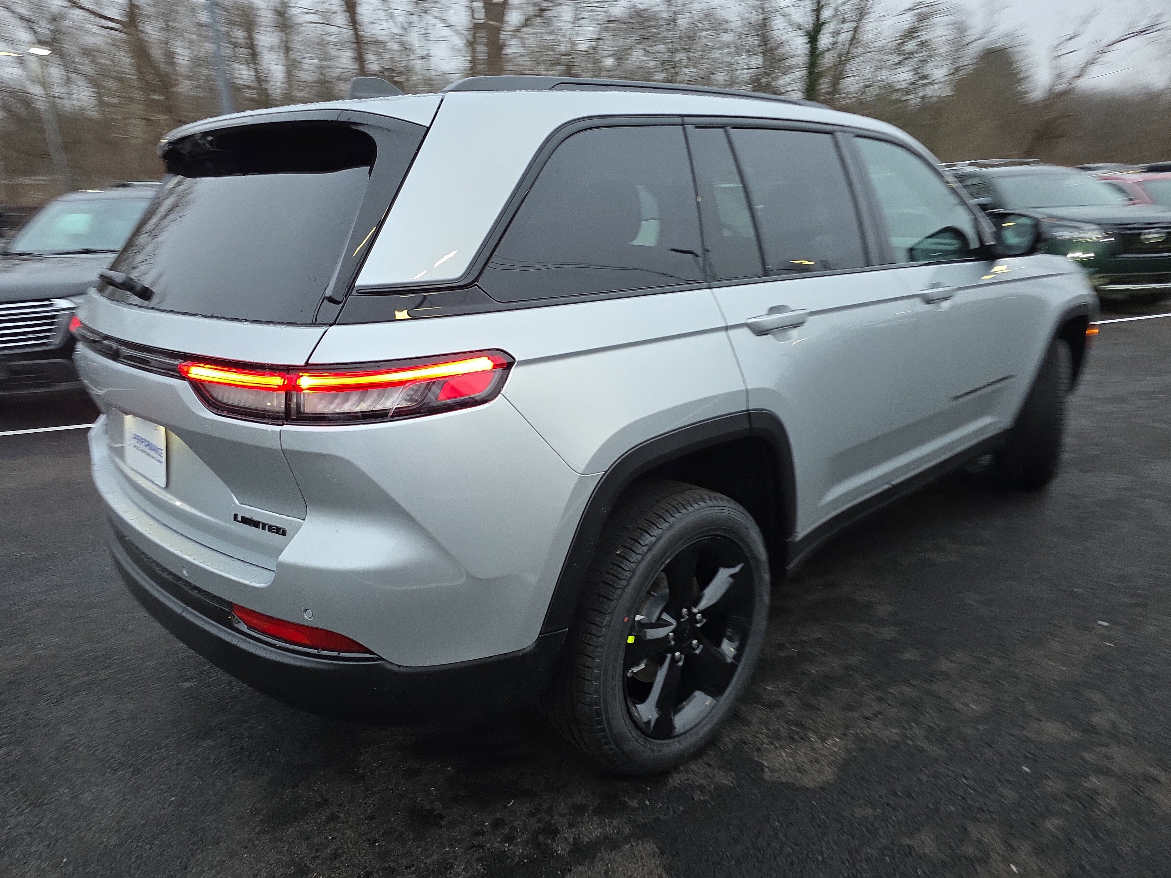 New 2025 Jeep Grand Cherokee Limited w/ Luxury Tech Group II image 24