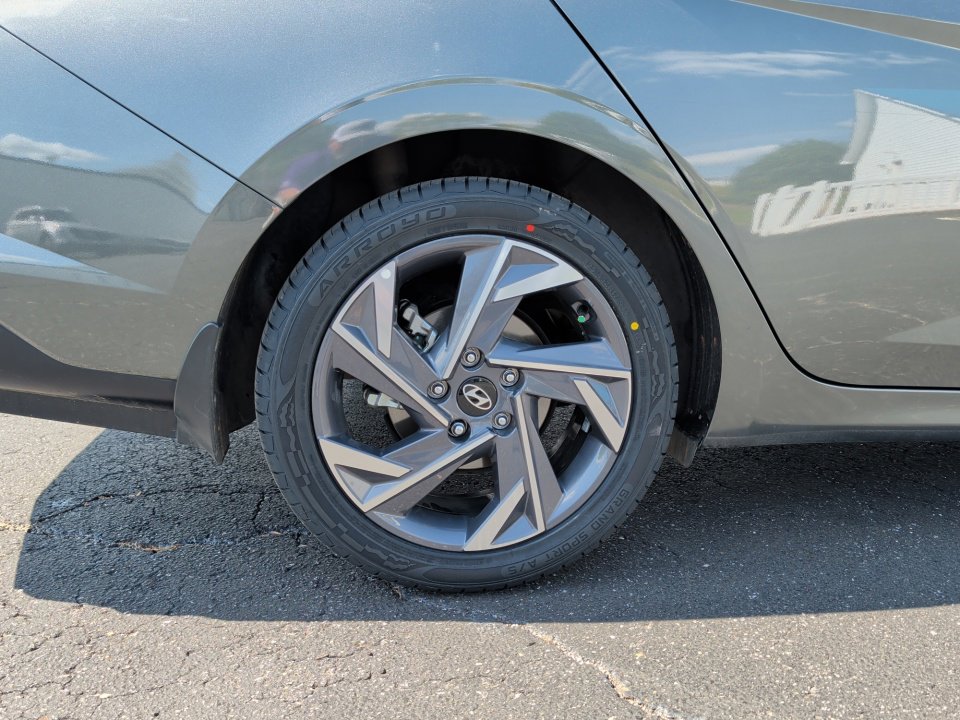 Certified 2024 Hyundai Elantra SEL w/ Convenience Package FWD image 23