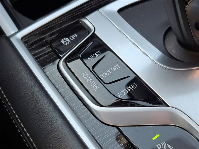 Used 2019 BMW 750i image 17