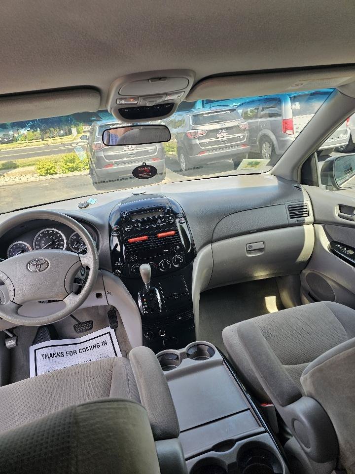 Used 2004 Toyota Sienna LE w/ LE Pkg 1 FWD image 25
