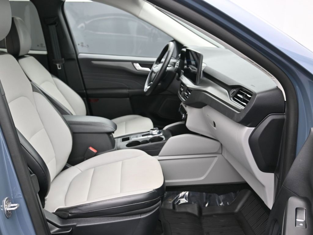 Certified 2025 Ford Escape SE w/ Class II Trailer Tow Package image 25