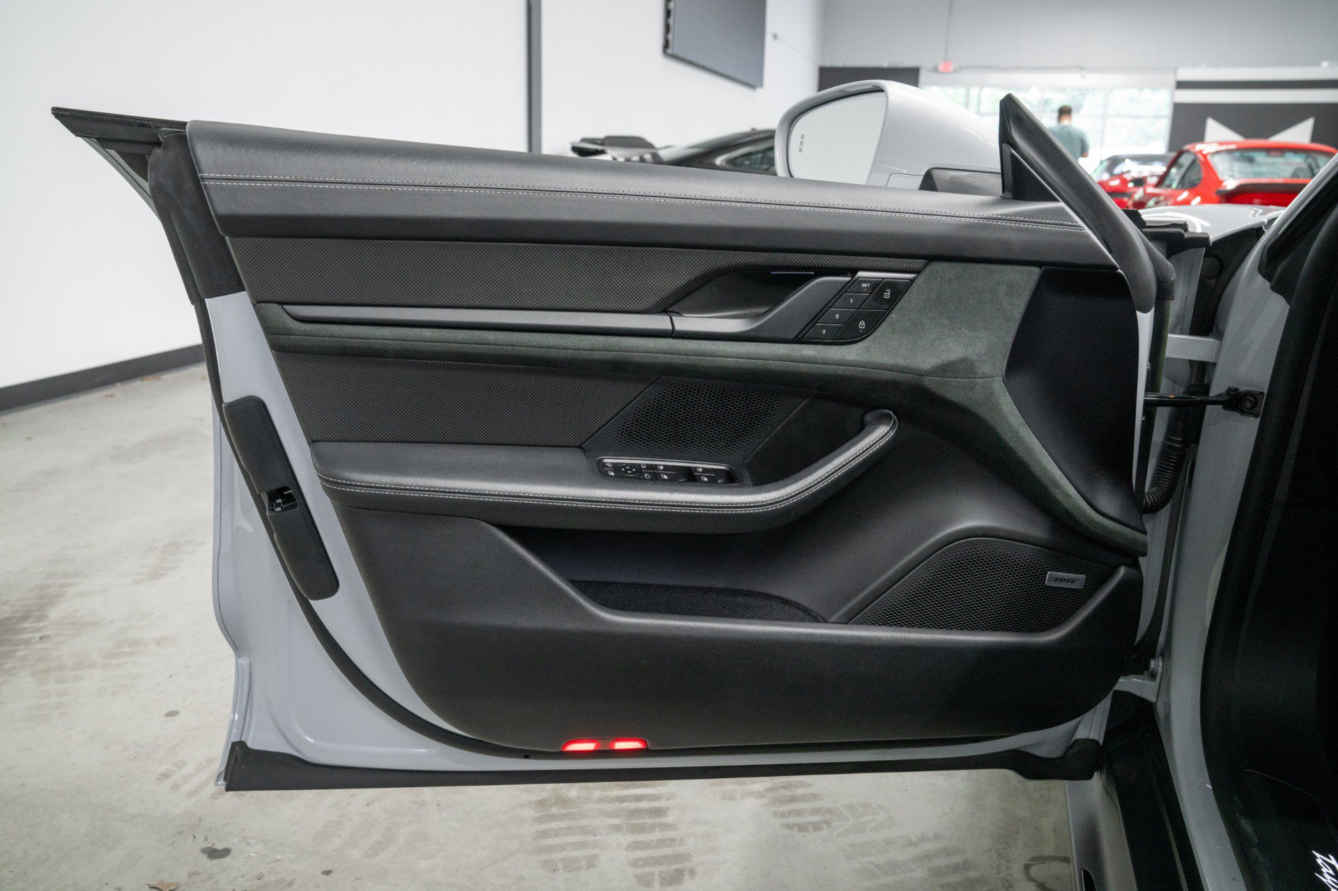 Used 2022 Porsche Taycan GTS AWD/4WD image 35