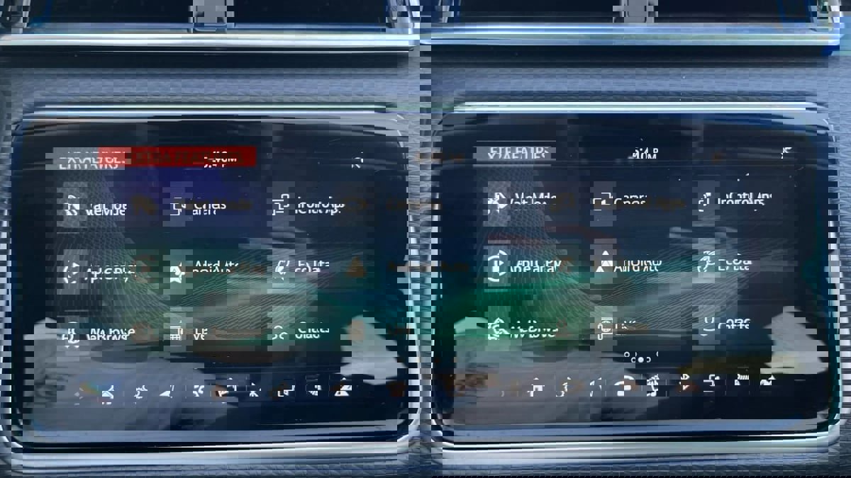 Used 2019 Land Rover Range Rover Velar S image 54