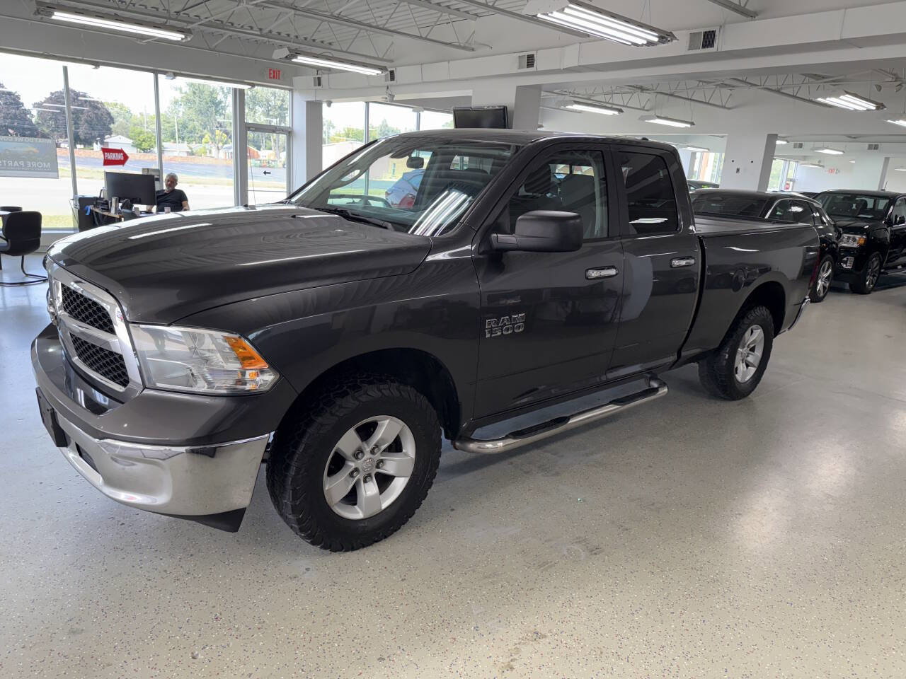 Used 2018 RAM 1500 Classic SLT image 3