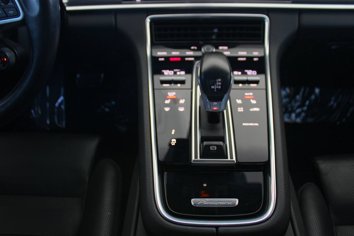 Used 2019 Porsche Panamera 4 AWD/4WD image 32